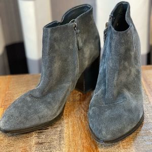 Marc Fisher Womens Suze 8 navy suede booties